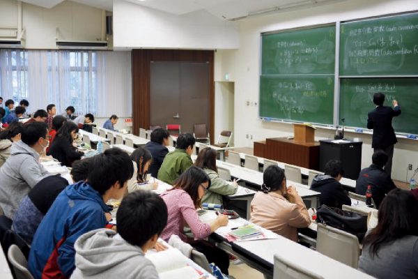 経済学部